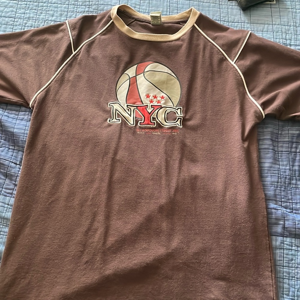 Large Brown NYC basketball t shirt